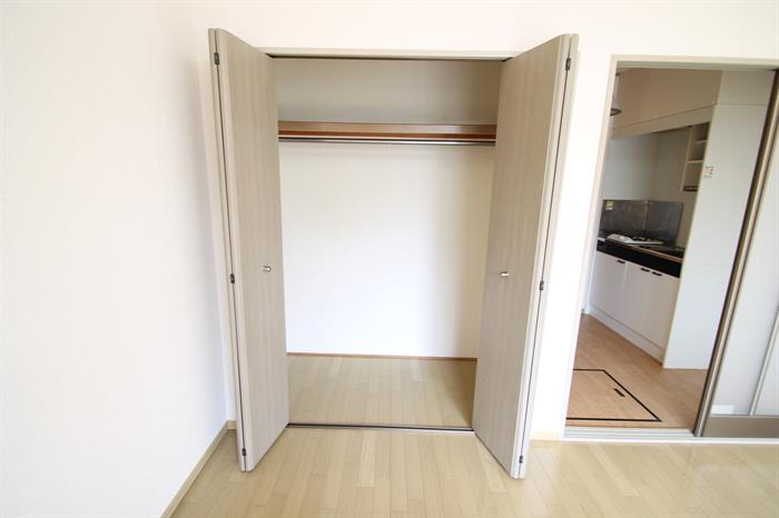 収納　ハンガーバーつきの収納です!