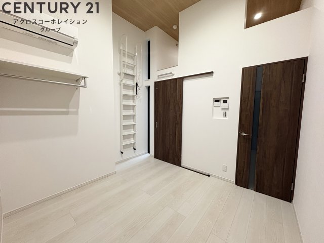 居室・リビング　人気の白床です！