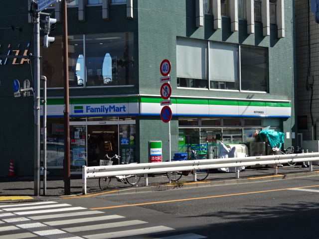 コンビニ　ファミリーマート 高円寺梅里店（コンビニ）まで282m