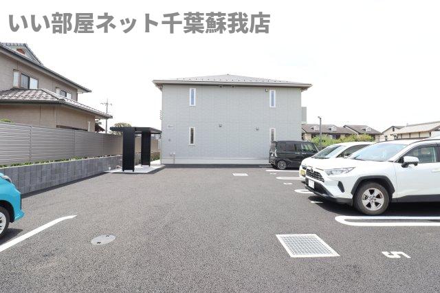 駐車場　駐車場があるので、車を買う予定の方も安心です