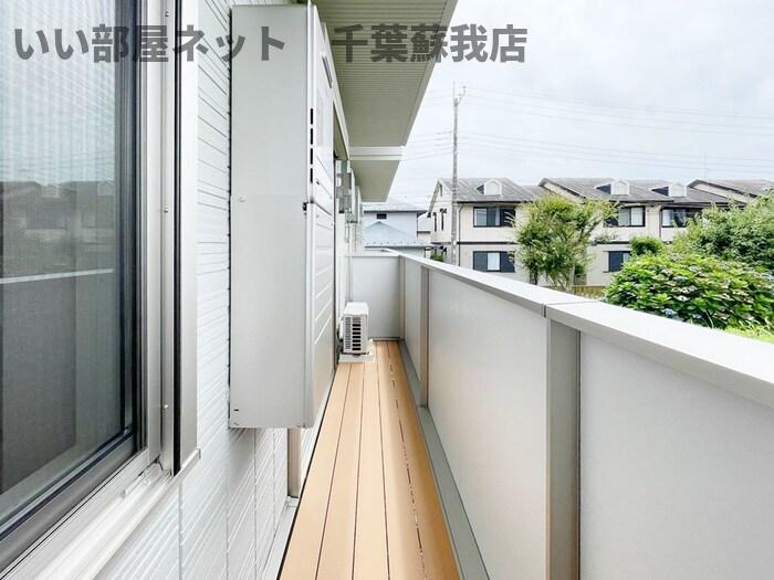 バルコニー　バルコニーからの眺めを楽しみながら食事をしませんか