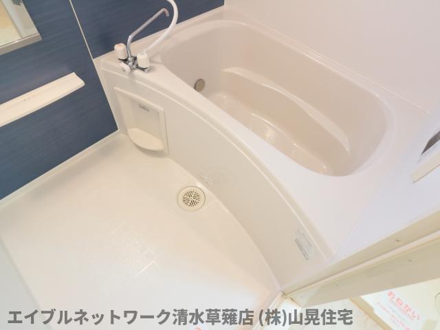 バス・シャワールーム　落ち着いた空間のお風呂です