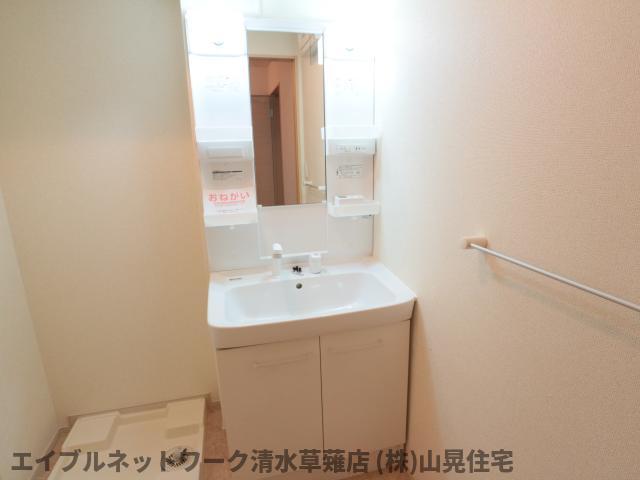 洗面設備　スペースが確保できる洗面所です