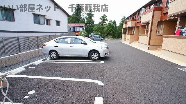 駐車場　駐車場に車を止められます