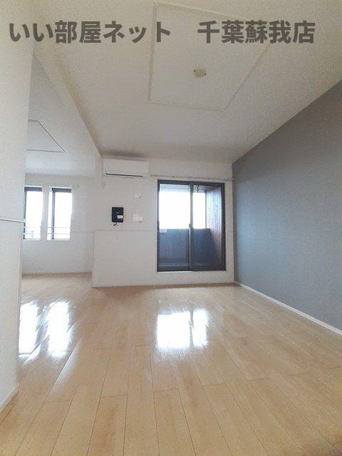 居室・リビング　こちらの居間で趣味の時間をお楽しみください