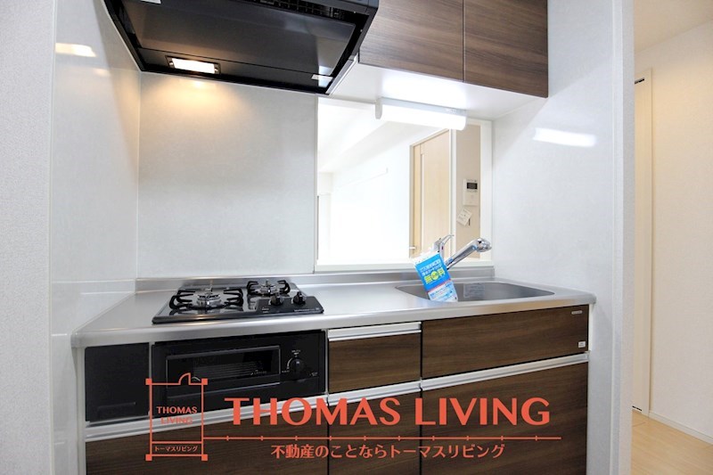 キッチン　3コンロ・グリル付きです。