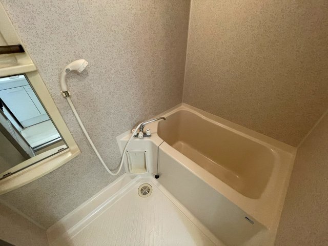 バス・シャワールーム　バストイレセパレートタイプの浴室です！