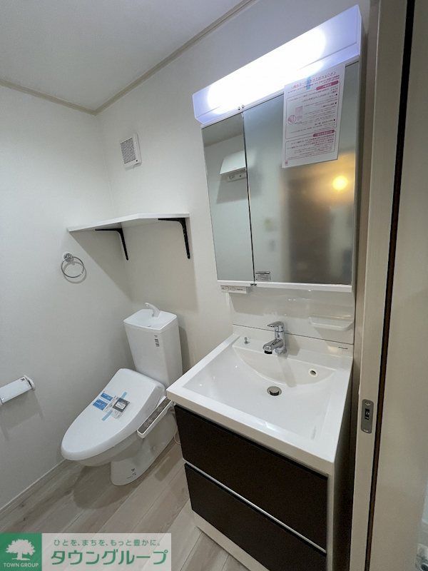 洗面設備　洗面台はシャワーノズルが伸縮！身支度が快適です♪