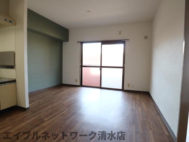 居室・リビング　同物件同タイプ