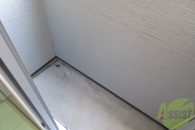 バルコニー　バルコニーは洗濯物もしっかり干せそうな広さです。