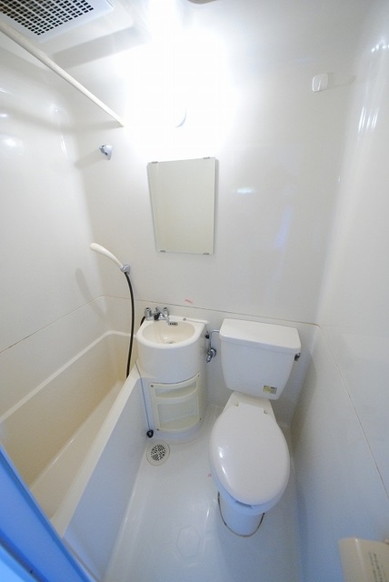 バス・シャワールーム　写真は４０２号室