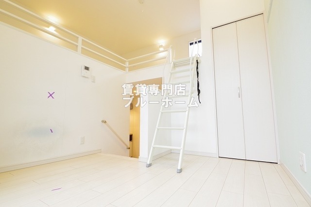 居室・リビング　4.5帖の明るい洋室！