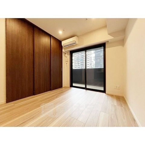 居室・リビング　同別件別部屋