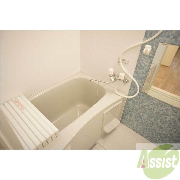 バス・シャワールーム　浴室は広めで、ゆったりできそうですよ～。