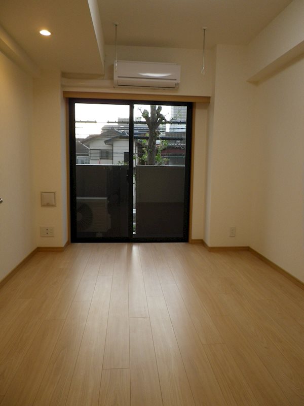 居室・リビング　南向きのお部屋です