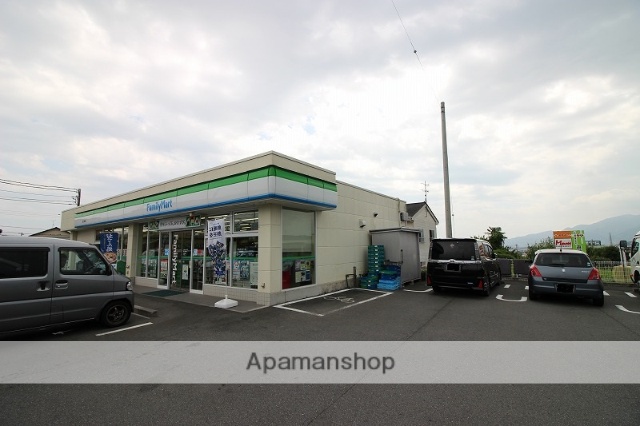 コンビニ　ファミリーマート（コンビニ）まで1512m