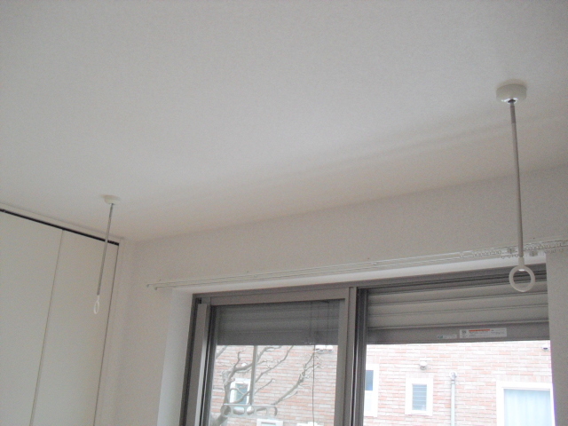 その他部屋・スペース　雨の日も安心　室内物干フック