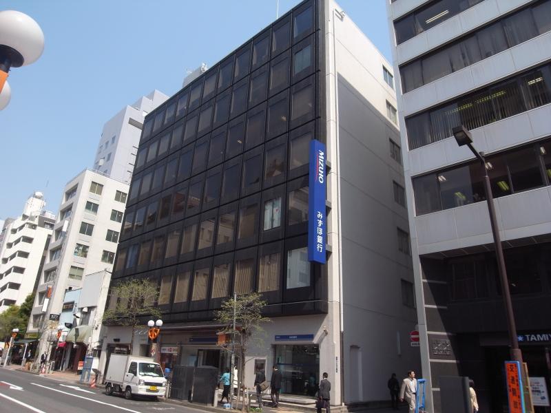 銀行　みずほ銀行新橋中央支店（銀行）まで218m