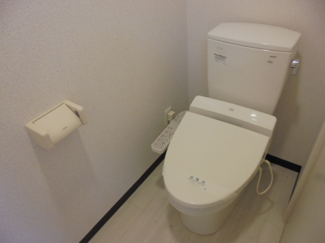 トイレ　温水洗浄便座