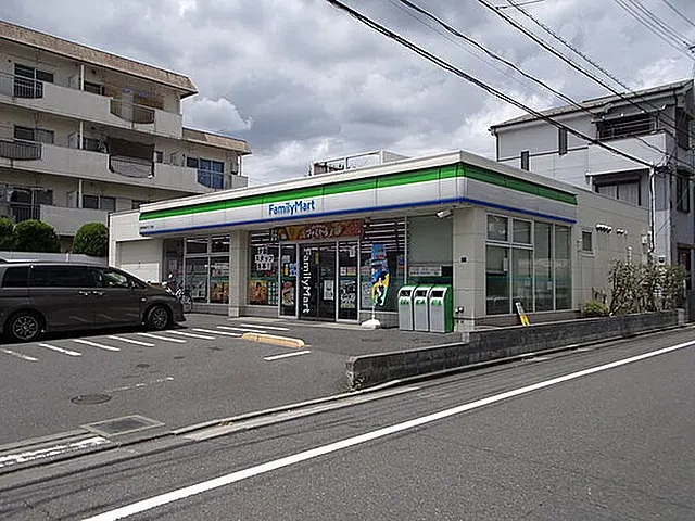 コンビニ　ファミリーマート板橋高島平七丁目店（コンビニ）まで192m