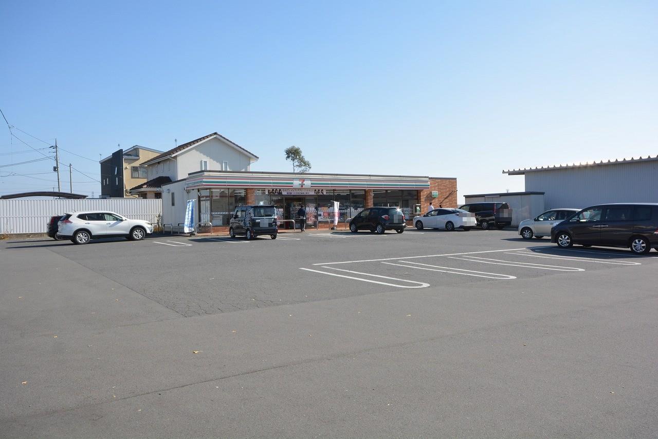 コンビニ　セブンイレブン伊勢崎西久保店（コンビニ）まで797m