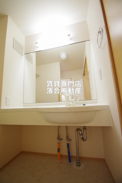 洗面設備　独立洗面化粧台付き
