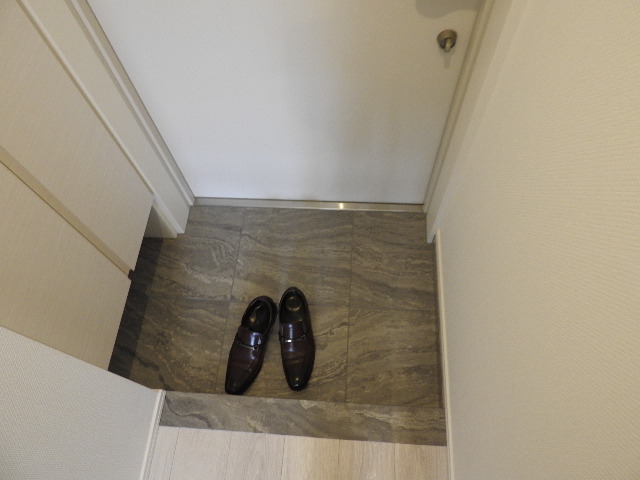 玄関　他のお部屋の参考写真となります。