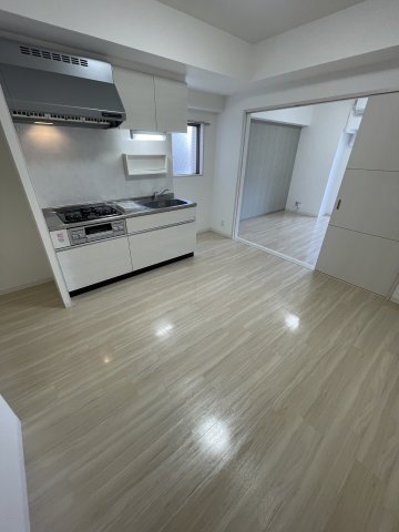 キッチン　※写真は同じマンションの違う部屋のものになります。