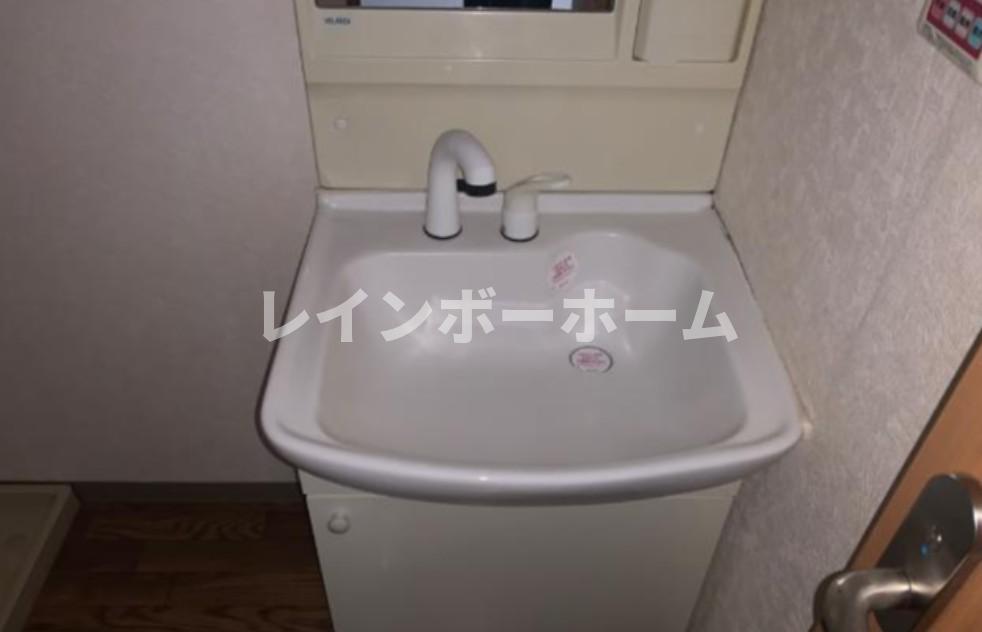 洗面設備　ゆったりとスペースのある洗面所