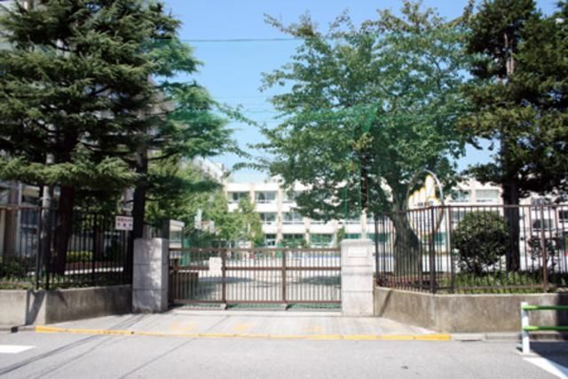 小学校　葛飾区立西亀有小学校（小学校）まで957m