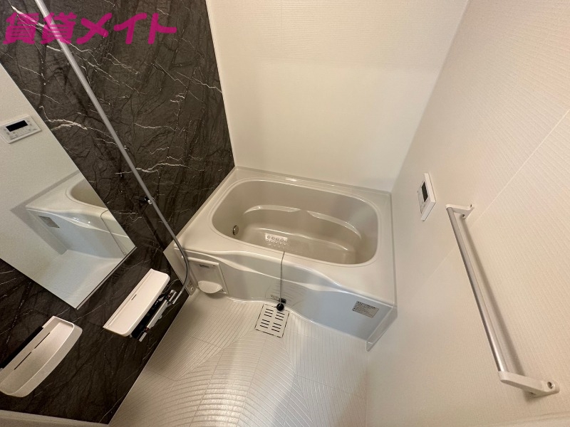 バス・シャワールーム　同型反転タイプ参考写真