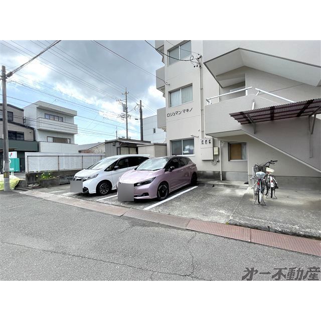 駐車場　駐車場