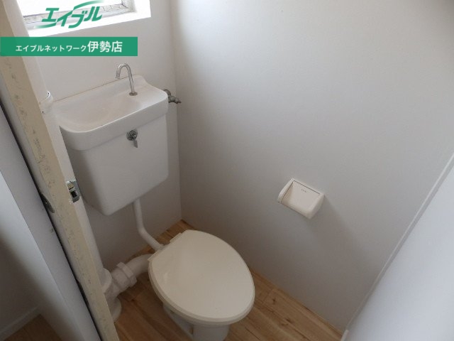 トイレ　同型参考写真