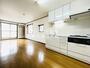 居室・リビング　２面採光なので、明るく風通しのよい過ごしやすいお部屋です♪