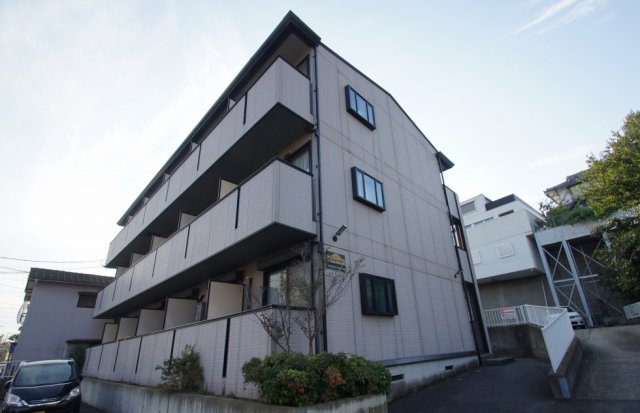 建物外観　横浜駅徒歩圏内のマンションです。
