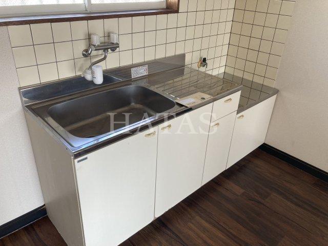 キッチン　同物件別部屋です。（間取り反転）