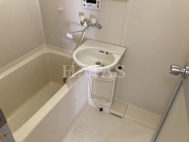 バス・シャワールーム　同物件別部屋です。（間取り反転）