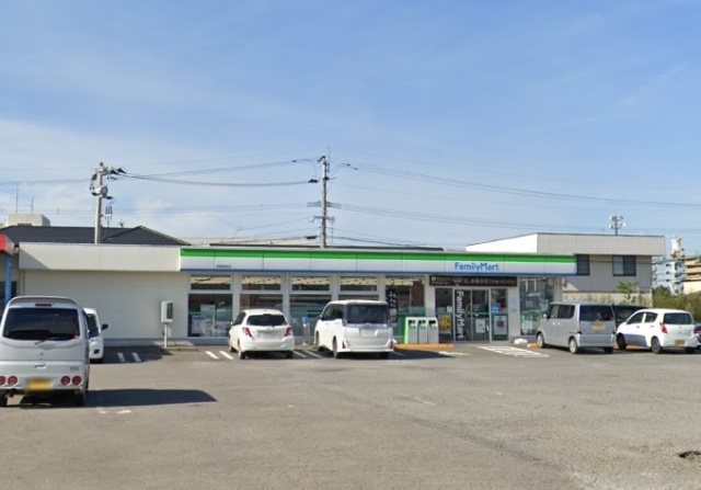 コンビニ　ファミリーマート宮崎港前店（コンビニ）まで108m