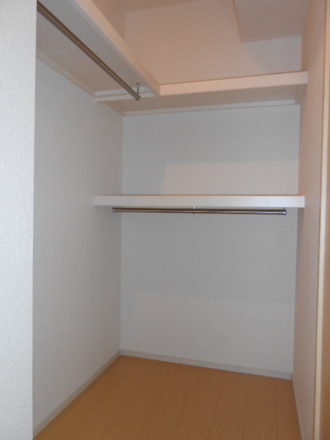 収納　寝室内収納（ウォークスルークローゼット）完備