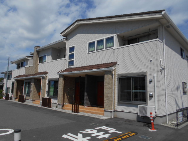 建物外観　サンルーム・玄関側を南東方向より撮影