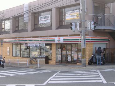 コンビニ　セブンイレブン神戸育英高校南店（コンビニ）まで363m
