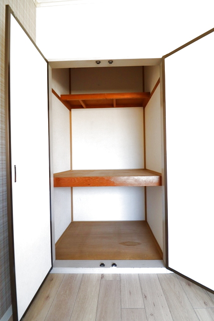 収納　押入れタイプは奥行があるので使いやすい！！