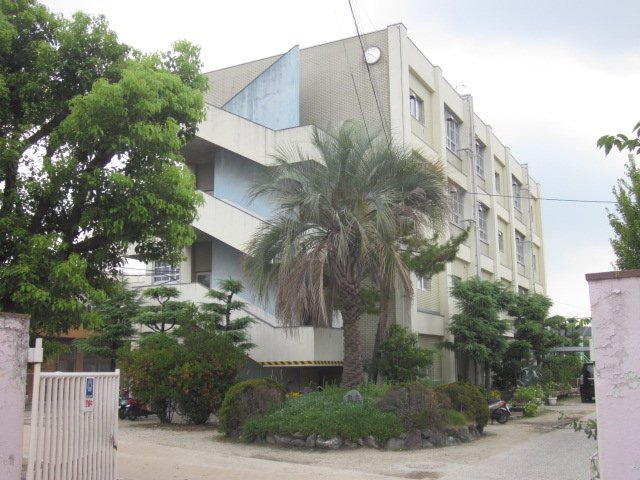 中学校　門真市立第三中学校（中学校）まで821m