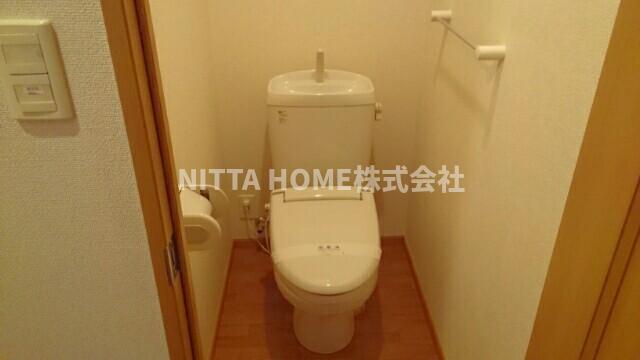トイレ　暖房便座付きのトイレです＊