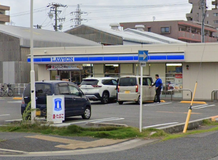 コンビニ　ローソン 港区入場一丁目店（コンビニ）まで371m