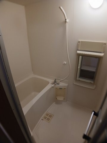 バス・シャワールーム　コンパクトで使いやすいトイレです