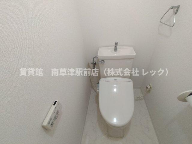 トイレ　同建物内の別室写真となります。