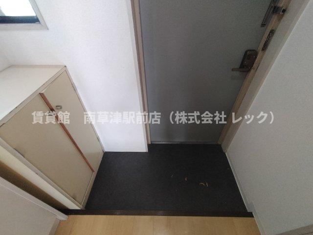 玄関　同建物内の別室写真となります。