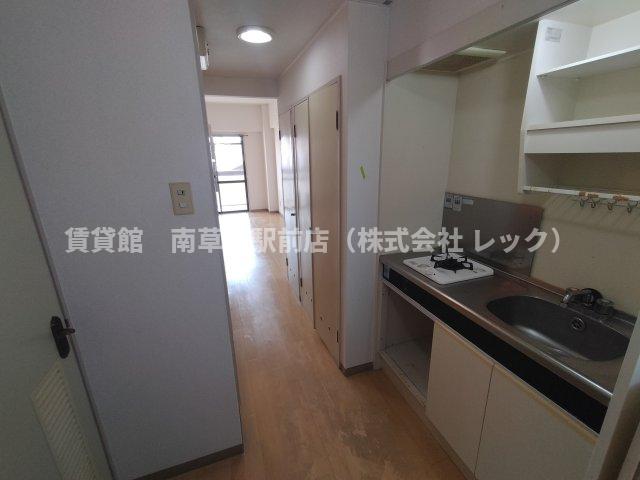 キッチン　同建物内の別室写真となります。