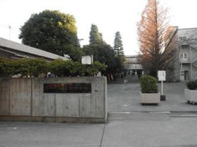 大学・短大　早稲田大学戸山キャンパス（大学・短大）まで823m
